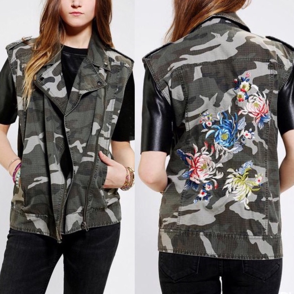 Anthro Silence + Noise Camo Biker Vest with Floral Embroidery Preowned Small